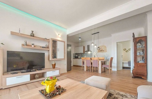 Viskovo Apartment | Cosy apartment for 2 people with pool, WIFI, A/C, TV and terrace
