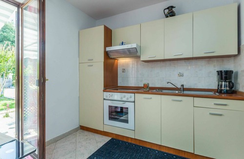 Kosinozici Apartment | Cosy apartment for 3 guests with WIFI, pool, A/C, TV, terrace and pets allowed