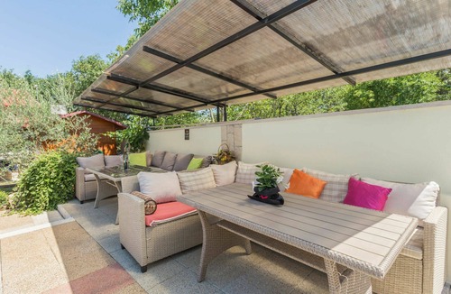 Kosinozici Apartment | Cosy apartment for 3 guests with WIFI, pool, A/C, TV, terrace and pets allowed