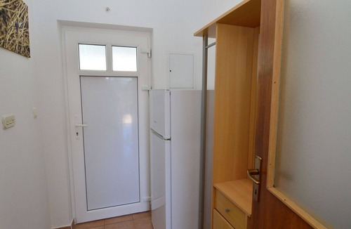Vrbanj Apartment | Cosy apartment for 3 people with WIFI, TV, balcony and pets allowed