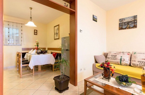 Mosenice Apartment | Cosy apartment for 4 guests with WIFI, A/C, TV and patio