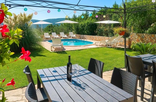 Rabac Apartment | Cosy apartment for 4 guests with pool, WIFI, A/C, TV, terrace and pets allowed