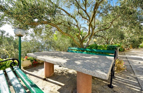 Tribanj Apartment | Cosy apartment for 4 guests with WIFI, A/C, TV, terrace and parking