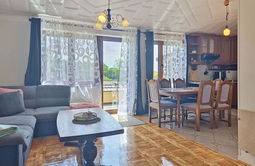 Finida Apartment | Cosy apartment for 4 guests with WIFI, A/C, TV, terrace and pets allowed