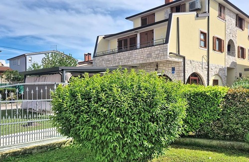 Finida Apartment | Cosy apartment for 4 guests with WIFI, A/C, TV, terrace and pets allowed