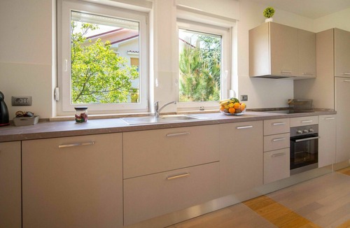 Kastav Apartment | Cosy apartment for 4 people with A/C, WIFI, pool, TV, terrace and panoramic view