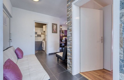 Polje Apartment | Cosy apartment for 4 people with WIFI, pool, terrace and pets allowed