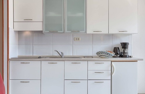 Monterol Apartment | Cosy apartment for 5 guests with A/C, WIFI, pool, TV and terrace