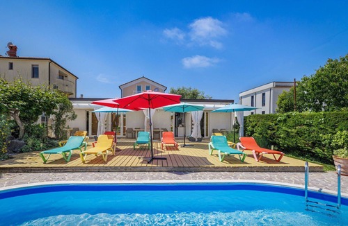 Monterol Apartment | Cosy apartment for 5 guests with A/C, WIFI, pool, TV and terrace