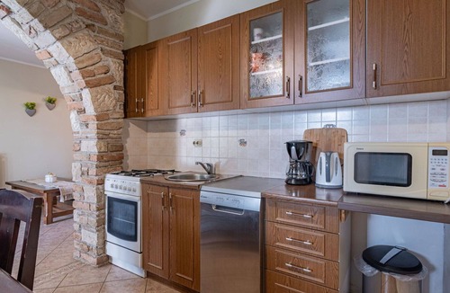 Jezenj Apartment | Cosy apartment for 5 people with pool, WIFI, TV, terrace and pets allowed