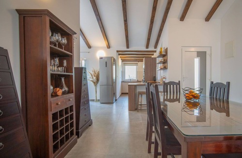 Artatore Apartment | Cosy apartment for 6 guests with A/C, hot tub, WIFI, TV and terrace