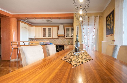 Viskovo Apartment | Cosy apartment for 6 guests with A/C, pool, WIFI, TV, balcony, pets allowed and panoramic view