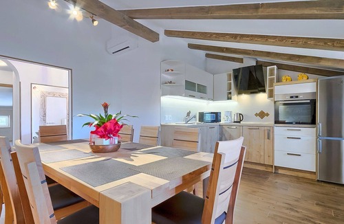 Valica Apartment | Cosy apartment for 6 guests with private pool, WIFI, A/C, TV and terrace