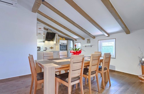 Valica Apartment | Cosy apartment for 6 guests with private pool, WIFI, A/C, TV and terrace