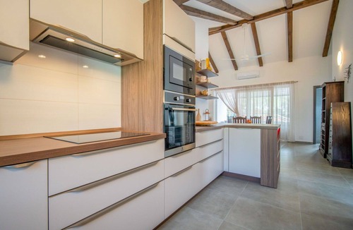 Artatore Apartment | Cosy apartment for 6 people with WIFI, hot tub, A/C, TV and terrace