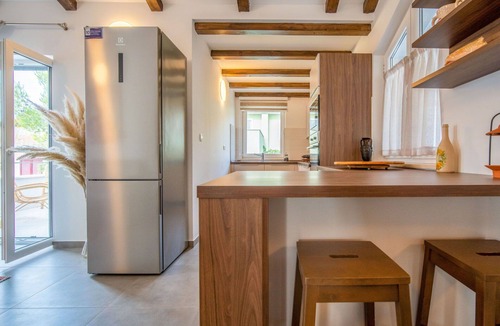 Artatore Apartment | Cosy apartment for 6 people with WIFI, hot tub, A/C, TV and terrace