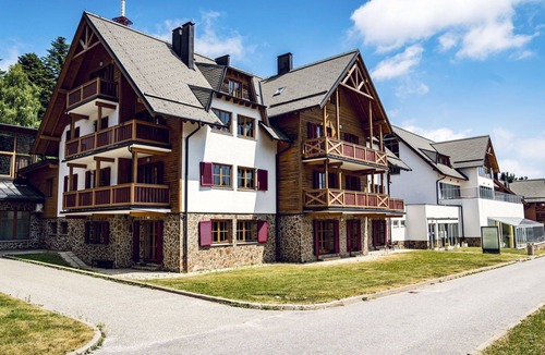 Hocko Pohorje Apartment | Cosy apartment for 7 people with pool, WIFI, TV, balcony, pets allowed and panoramic view