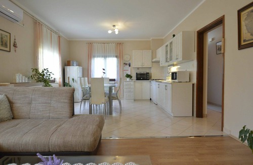 Bubani House | Cosy apartment in villa for 4 guests with A/C, private pool, WIFI, TV, terrace and parking