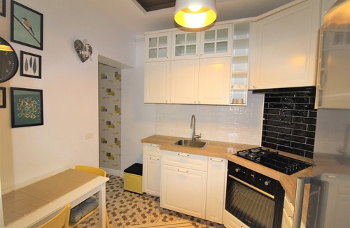 Gara de Nord Apartment | Cosy central apartment near to the train station!