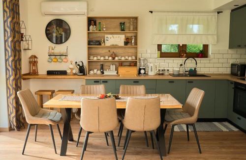 Lic House | Country Gold Holiday Home