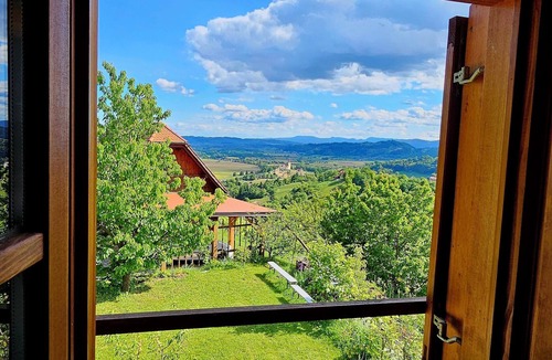 Bizeljsko House | Country House Srček – Family house with a view of the vineyards