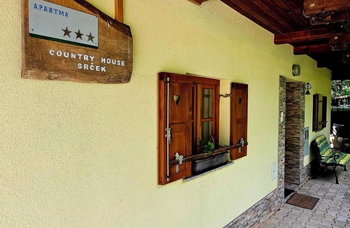 Bizeljsko House | Country House Srček – Family house with a view of the vineyards