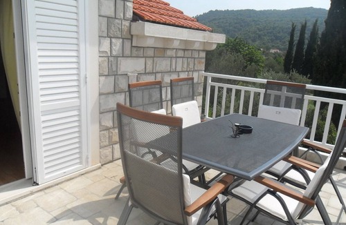 Lopud Island Apartment | Courtyard Stay in Town