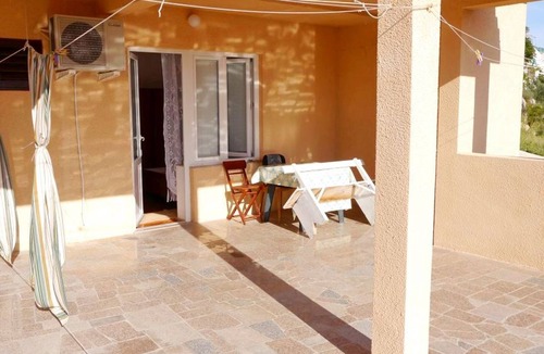 Metajna Apartment | Cozy 1 bedroom apartment with sea view