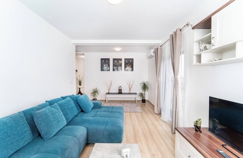 Giroc Apartment | Cozy 1-bedroom apartment with AC, WiFi in charming Giroc Apartament Maria