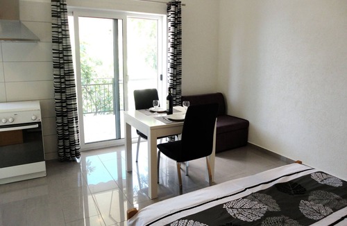 Gdinj Apartment | Cozy Apartment in Dalmatia with Seaview
