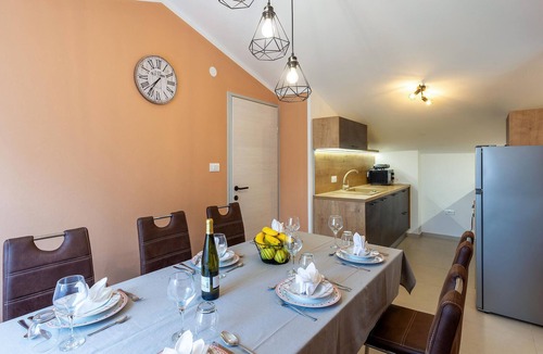 Cabrunici Apartment | Cozy apartment in Cabrunici with WiFi