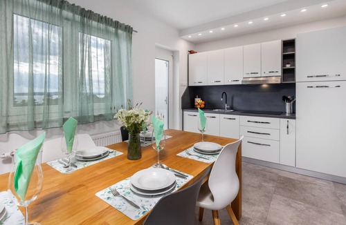 Klenovica Apartment | Cozy apartment in Klenovica with WiFi
