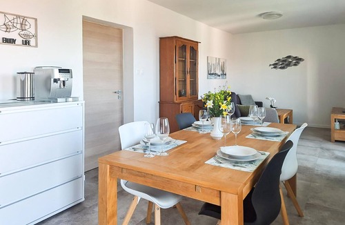 Klenovica Apartment | Cozy apartment in Klenovica with WiFi