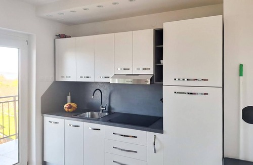 Klenovica Apartment | Cozy apartment in Klenovica with WiFi