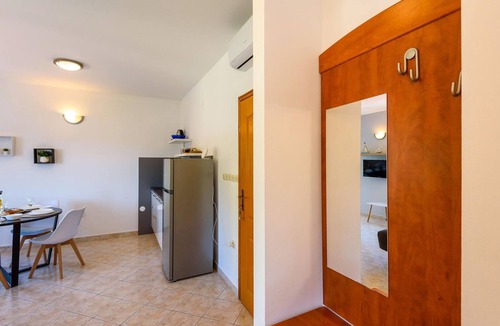 Klek Apartment | Cozy apartment in Klek with swimming pool