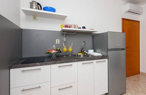 Klek Apartment | Cozy apartment in Klek with swimming pool
