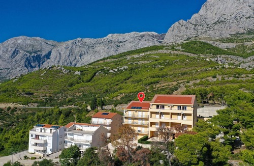 Bratus Apartment | Cozy apartment in Krvavica with WiFi