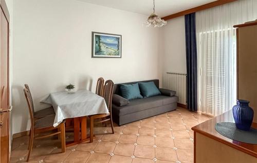 Kukci Apartment | Cozy Apartment In Kukci With Swimming Pool