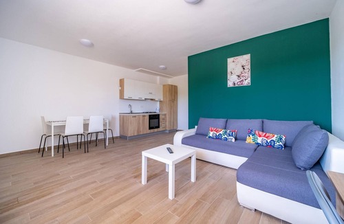 Rakovica Apartment | Cozy apartment in Rakovica with swimming pool