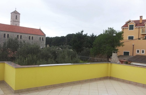 Krapanj Apartment | Cozy apartment in Sibenik with kitchen