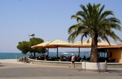 Kubed Apartment | Cozy Holiday Apartment in the Countryside 15 Minutes From the sea in Koper