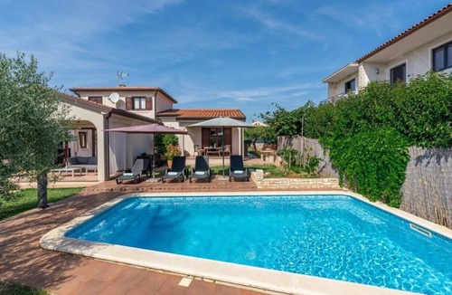 Buzinija Villa | Cozy Holiday Home with Private Pool and Garden in Novigrad