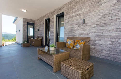Trilj House | Cozy home in Caporice with WiFi
