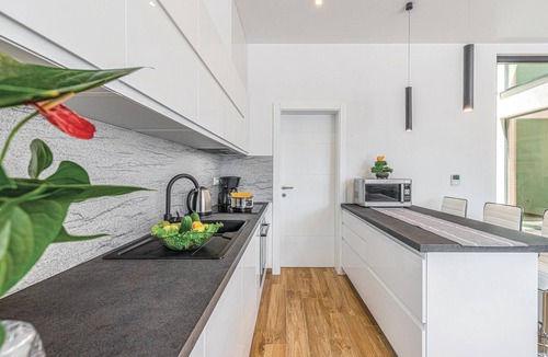 Cervar House | Cozy home in Cervar with sauna