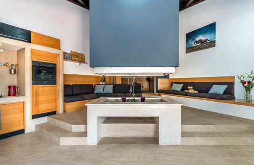 Tribunj House | Cozy home in Ivinj with jacuzzi