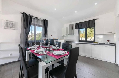 Kastelir House | Cozy home in Kastelir-Labinci