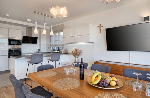 Kastel Gomilica House | Cozy home in Kastel Gomilica with sauna
