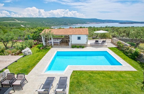 Kornic House | Cozy home in Kornic with private swimming pool, can be inside or outside