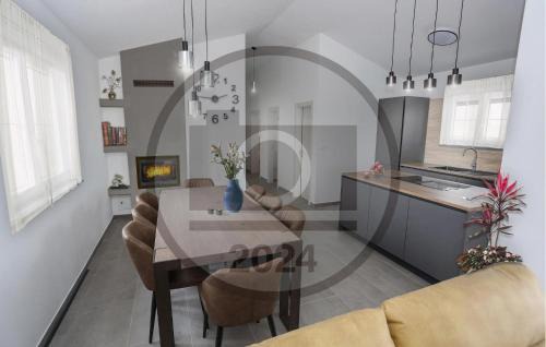 Loborika House | Cozy Home In Loborika With Wifi