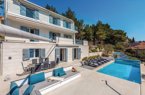 Cove Makarac (Milna) House | Cozy home in Milna with house sea view